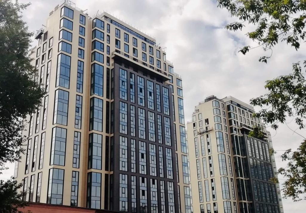 Glazing of the SOHO + NOHO apartment complex near Belorusskaya metro station